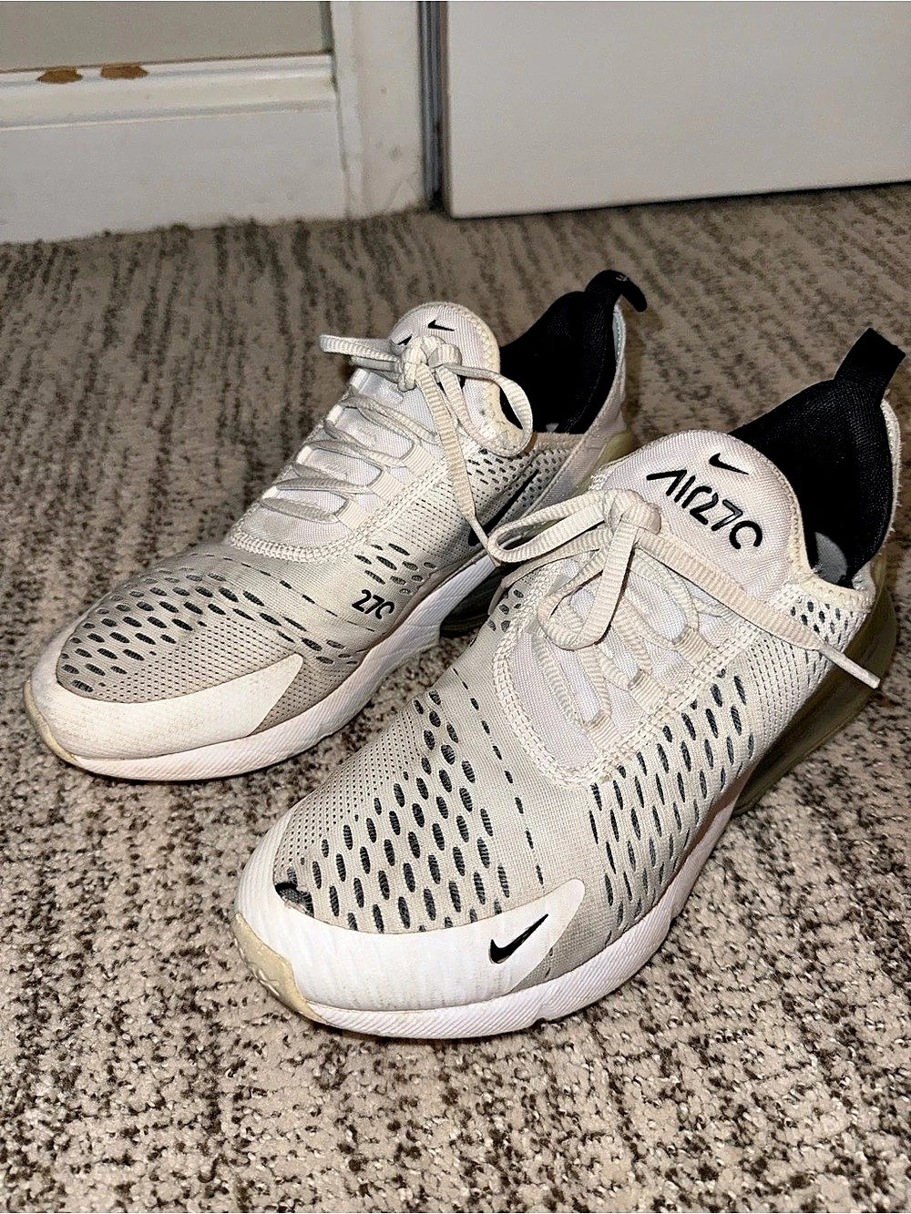 Nike Air Max 270 Women's White & Black US 8.5